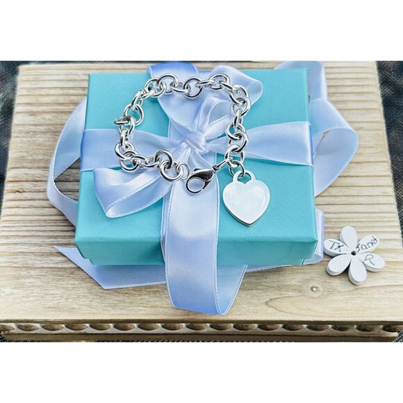 Tiffany & Co Heart Tag Bracelet in Silver, 7.5" - Picture 3 of 6